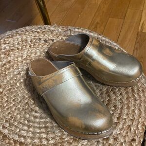 Maguba gold clogs 38